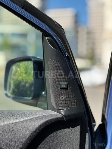 Toyota Prius-13