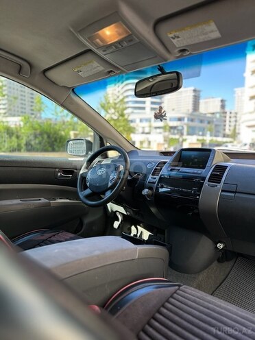 Toyota Prius-12