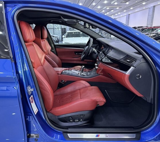 BMW M5-12