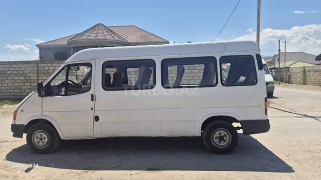 Ford Transit-2