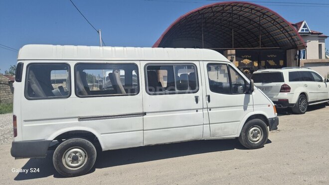 Ford Transit-3