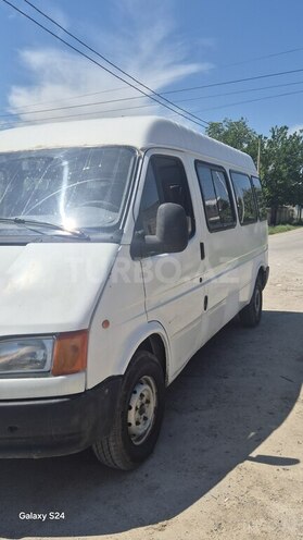 Ford Transit-8