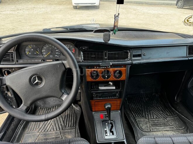 Mercedes 190-10