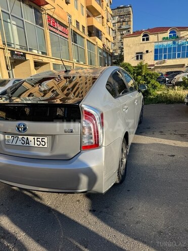 Toyota Prius-5