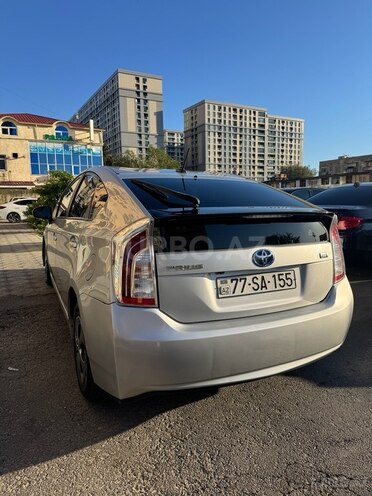Toyota Prius-4