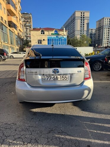 Toyota Prius-3