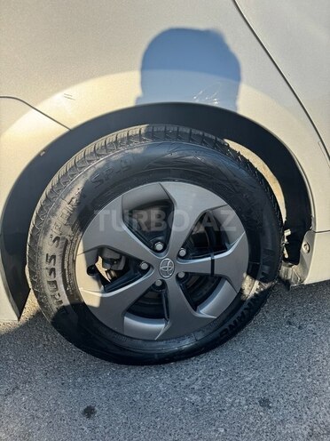 Toyota Prius-6