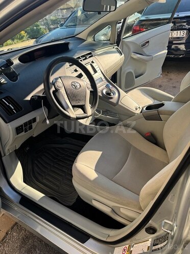 Toyota Prius-8