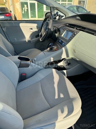 Toyota Prius-7