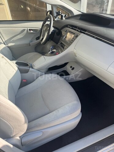 Toyota Prius-11