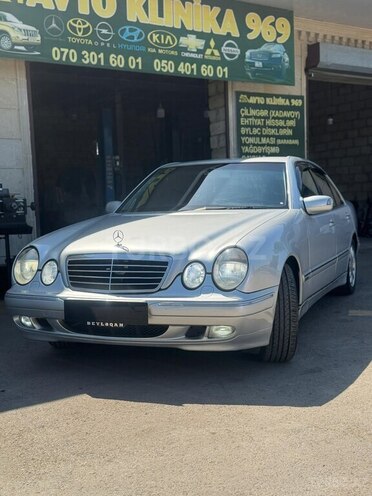 Mercedes E 270-2