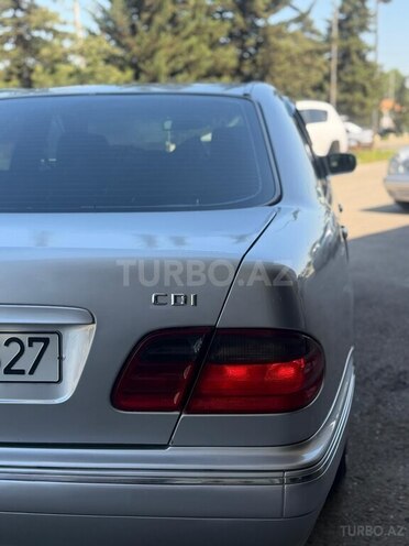 Mercedes E 270-4