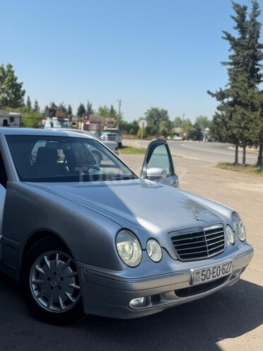 Mercedes E 270-7