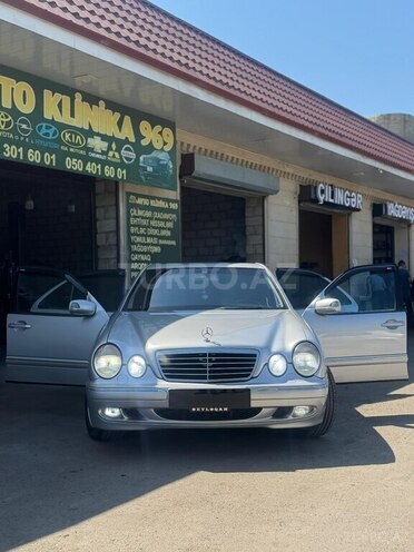 Mercedes E 270-9