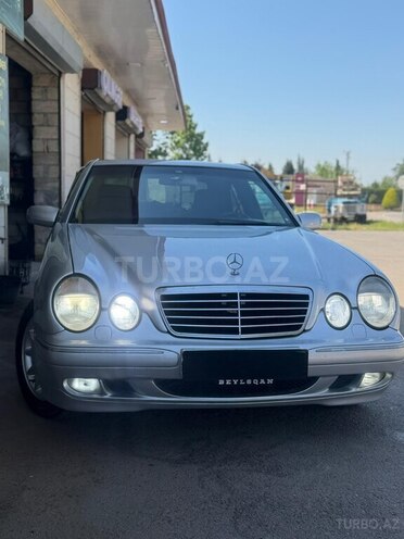 Mercedes E 270-12