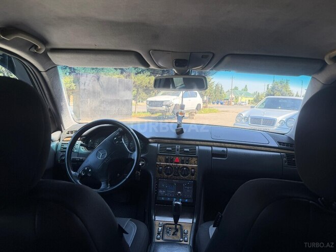 Mercedes E 270-14