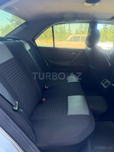 Mercedes E 270-15