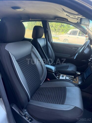 Mercedes E 270-17
