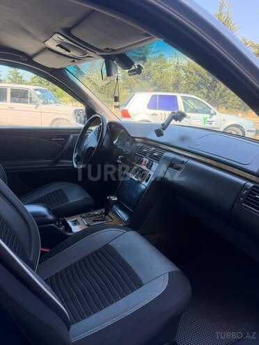 Mercedes E 270-16