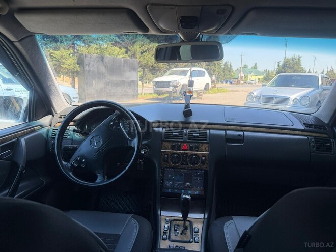 Mercedes E 270-18