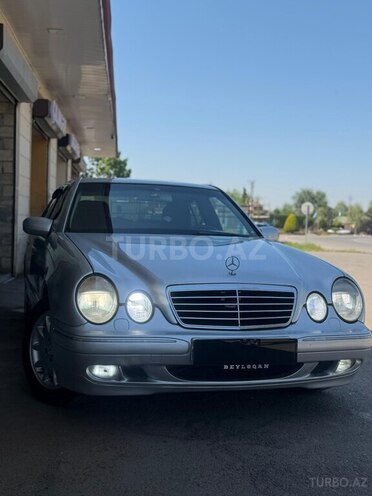 Mercedes E 270-11