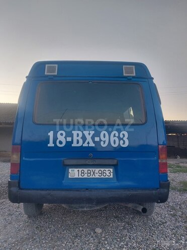 Ford Transit-4