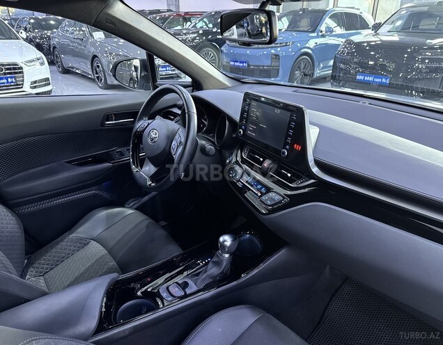 Toyota C-HR-10