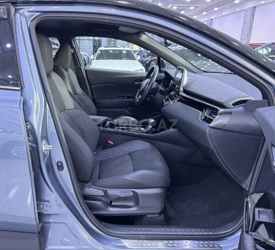 Toyota C-HR-12