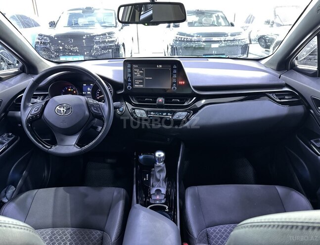 Toyota C-HR-8