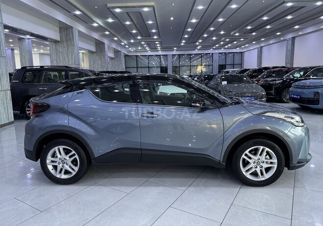 Toyota C-HR-4