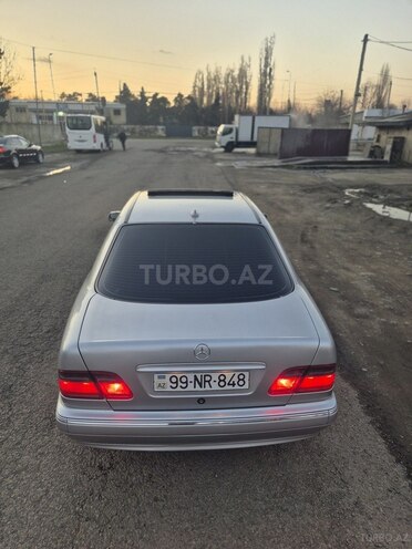 Mercedes E 200-2