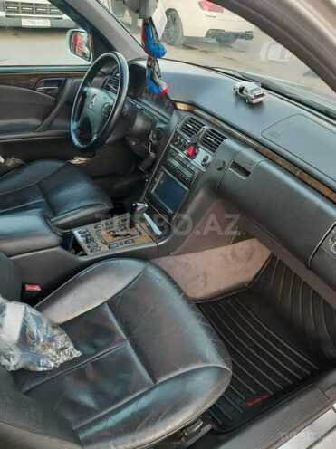 Mercedes E 200-4