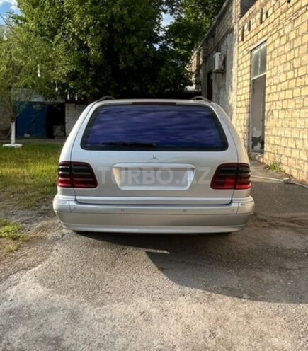 Mercedes E 270-2