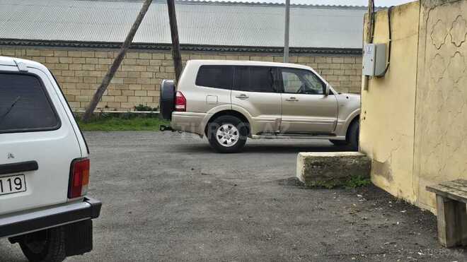 Mitsubishi Pajero-9