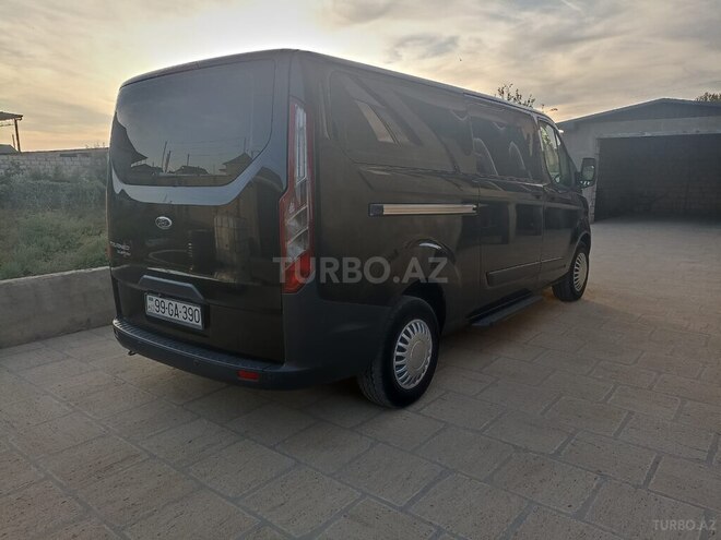 Ford Tourneo Custom-3