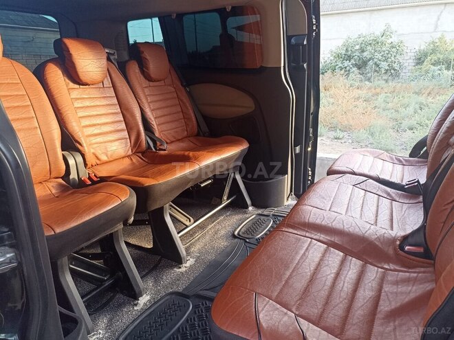 Ford Tourneo Custom-5