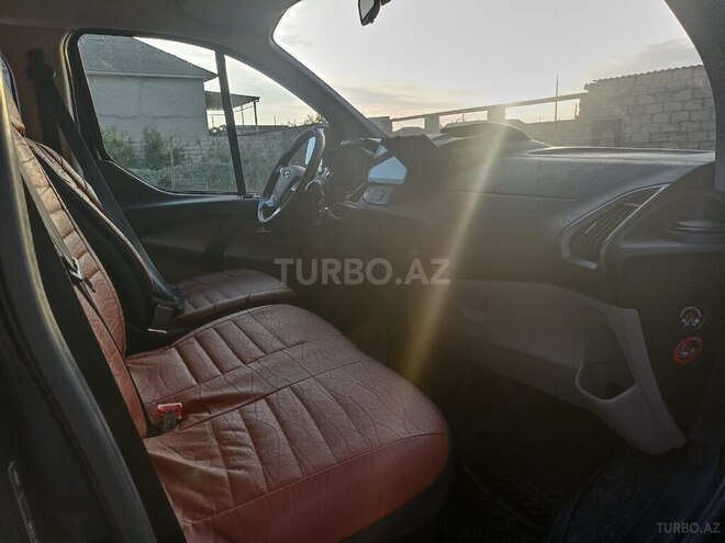 Ford Tourneo Custom-4