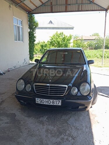 Mercedes E 220-1