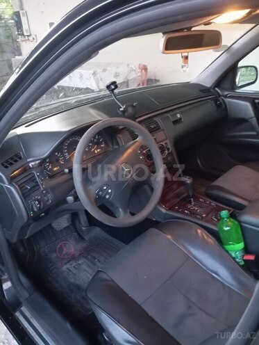 Mercedes E 220-7