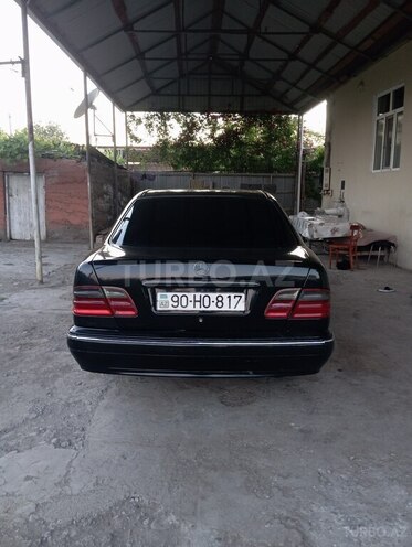Mercedes E 220-10