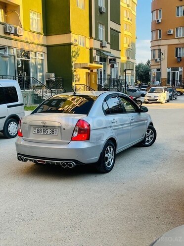 Hyundai Accent-4