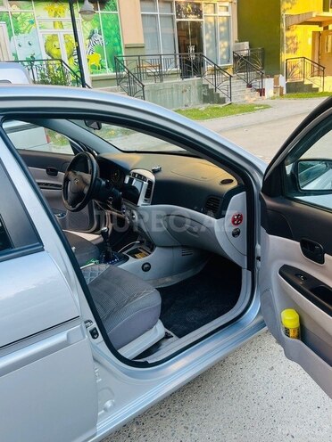 Hyundai Accent-7