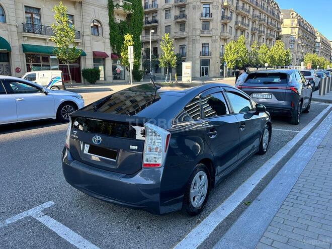 Toyota Prius-2