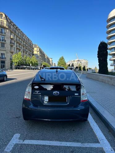Toyota Prius-4