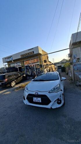 Toyota Aqua-1