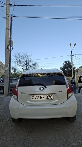 Toyota Aqua-8