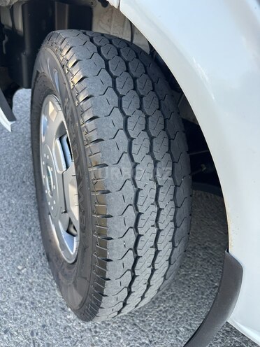 Ford Transit-17