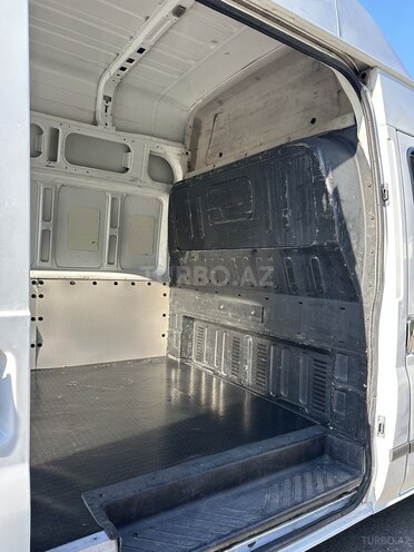 Ford Transit-10