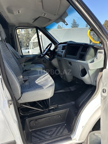 Ford Transit-15