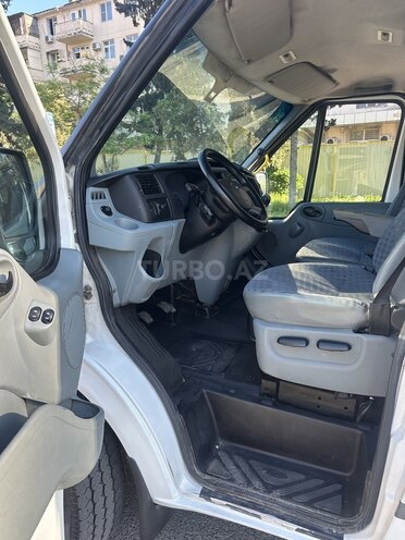 Ford Transit-20